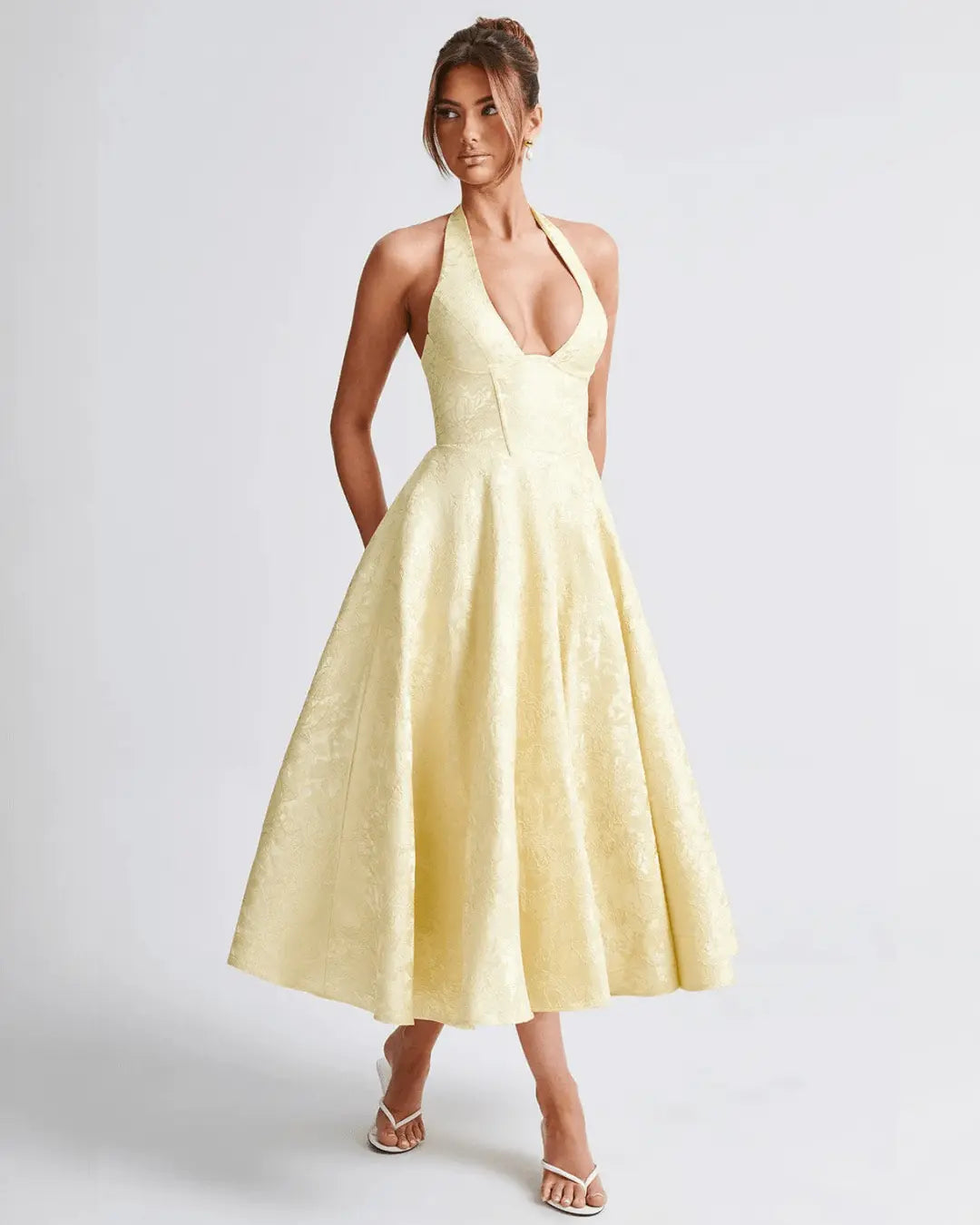 Elegantes Midi Kleid mit Halter-Ausschnitt und Fließendem Rock – Festliches Sommerkleid für Besondere Anlässe in Jacquard 8