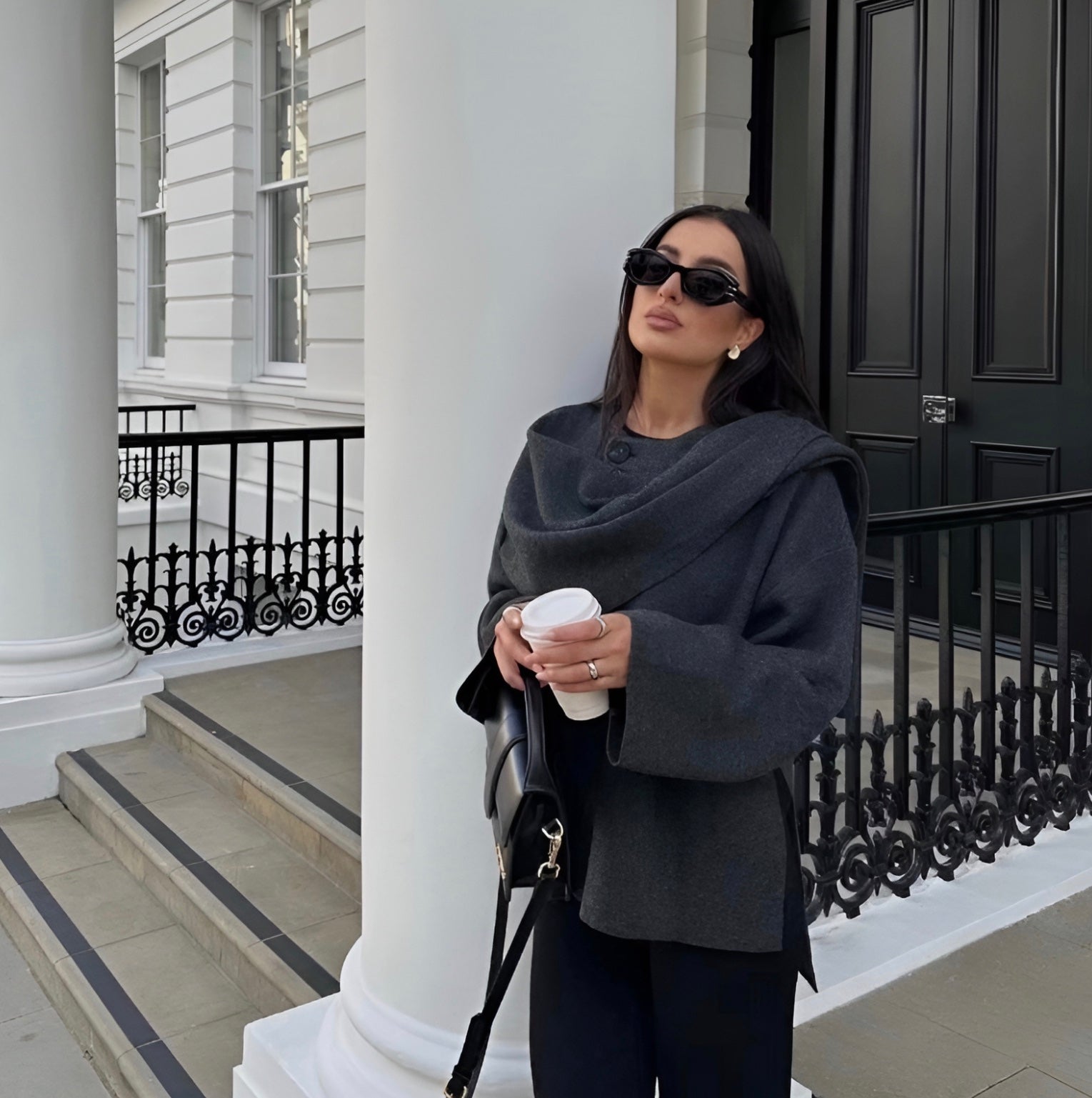 Cape Mantel für Damen mit asymmetrischem Design – Weicher und warmer Stoff für Herbst und Winter 1