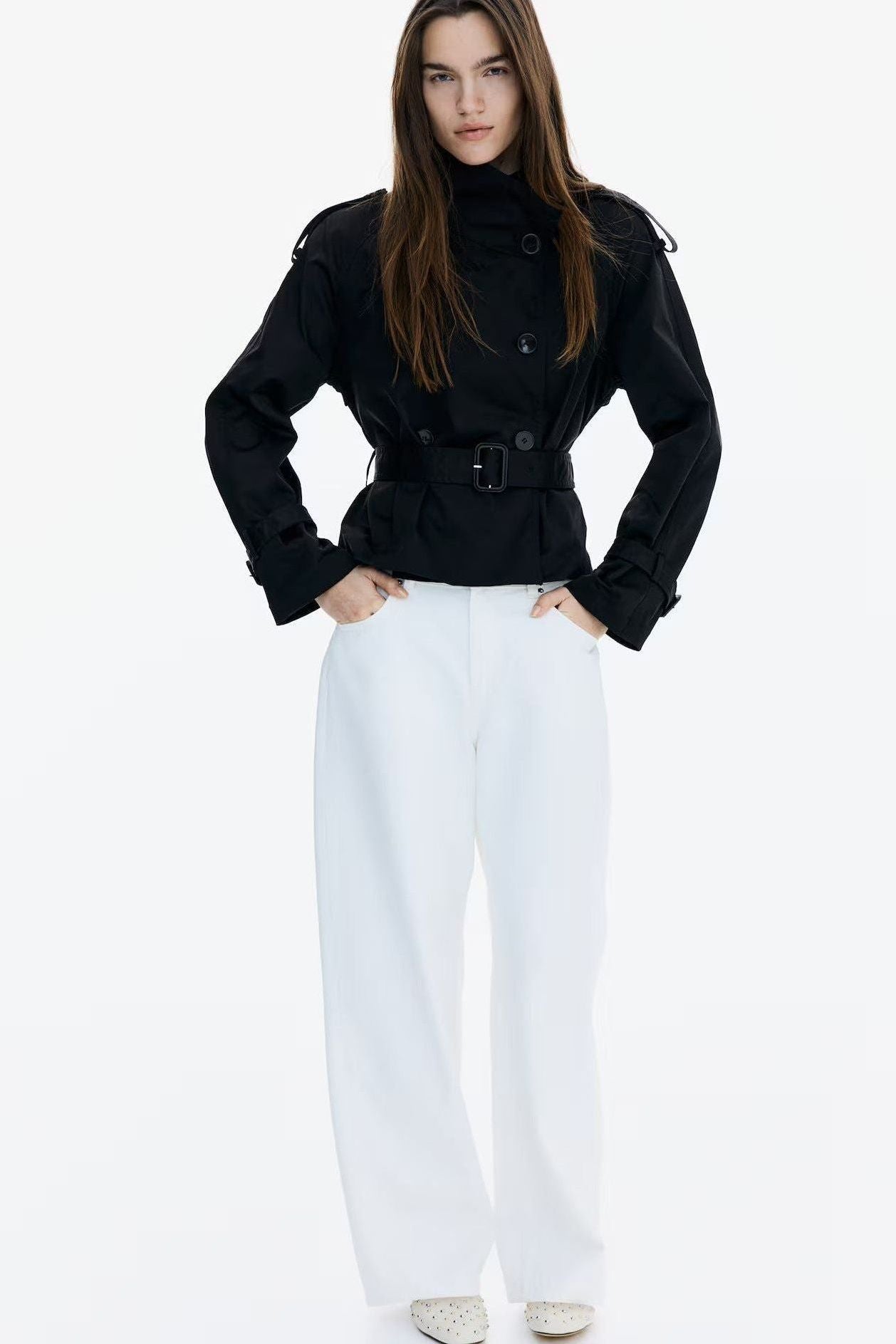 Eleganter Beiger Damenmantel mit Doppelbrustknöpfen und Gürtel – Langer Trench Coat für den Winter 4