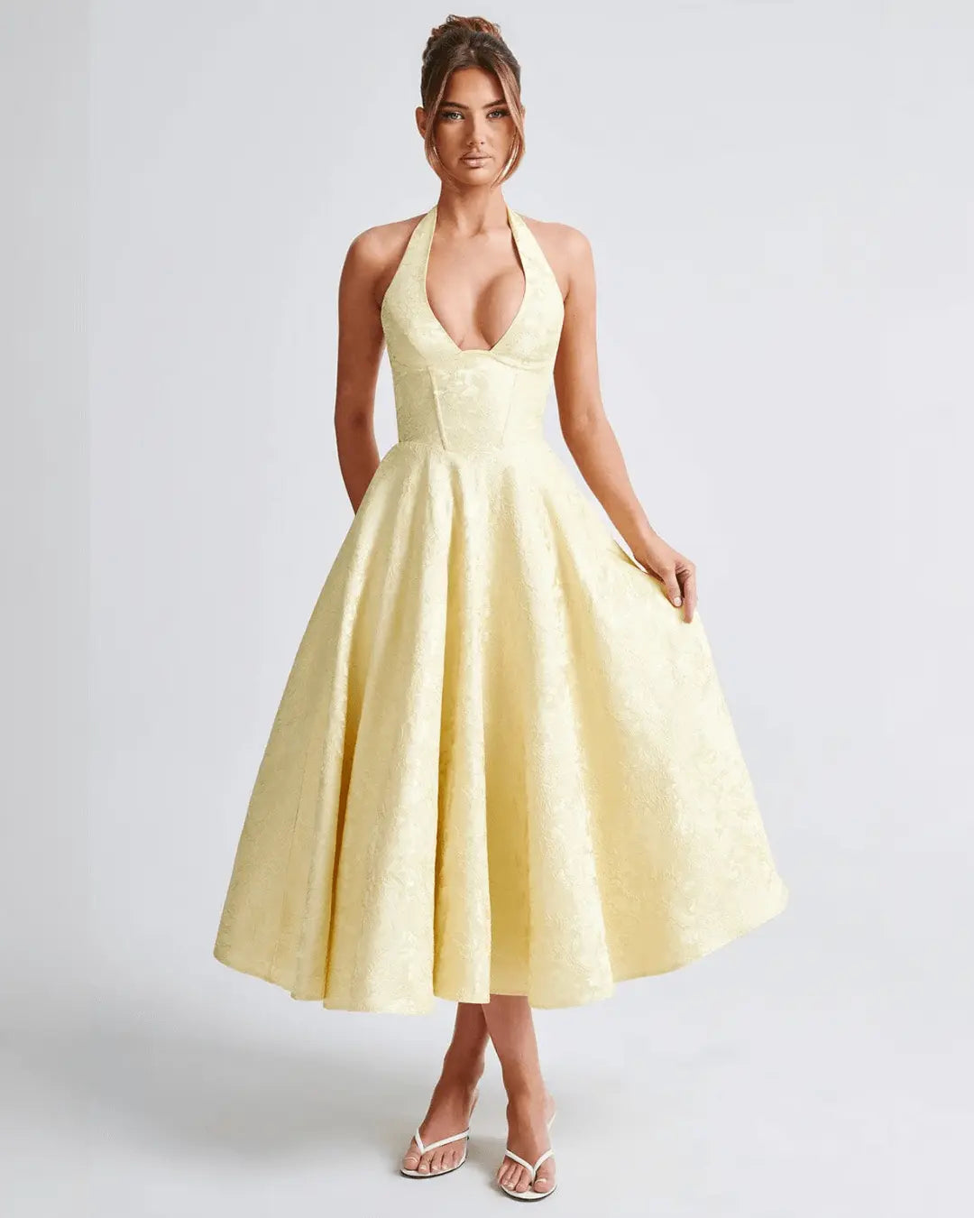 Elegantes Midi Kleid mit Halter-Ausschnitt und Fließendem Rock – Festliches Sommerkleid für Besondere Anlässe in Jacquard 10