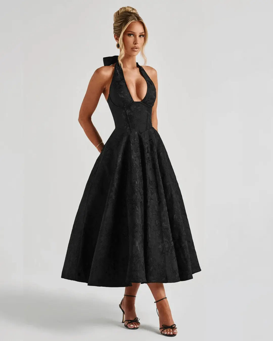 Elegantes Midi Kleid mit Halter-Ausschnitt und Fließendem Rock – Festliches Sommerkleid für Besondere Anlässe in Jacquard 11