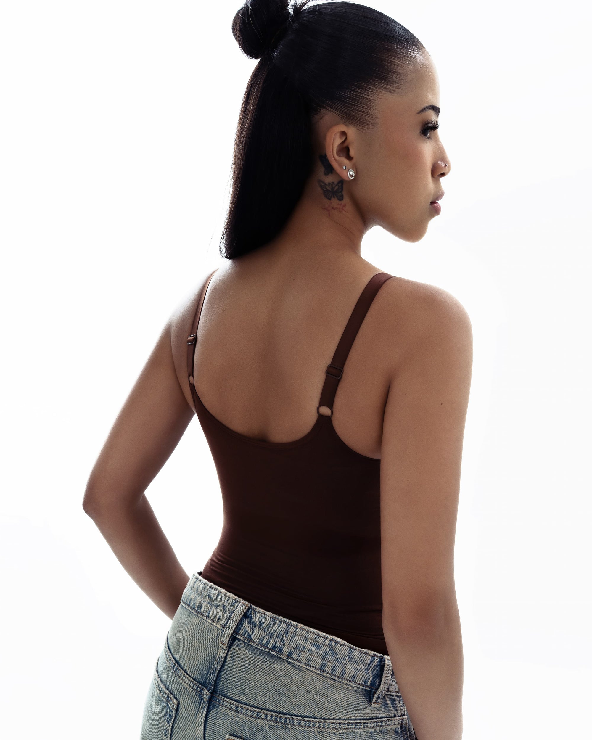 Hochwertiger Damen Bodysuit aus Bildhauermaterial – Elegant Konturierte Passform für Komfort und Stil 5