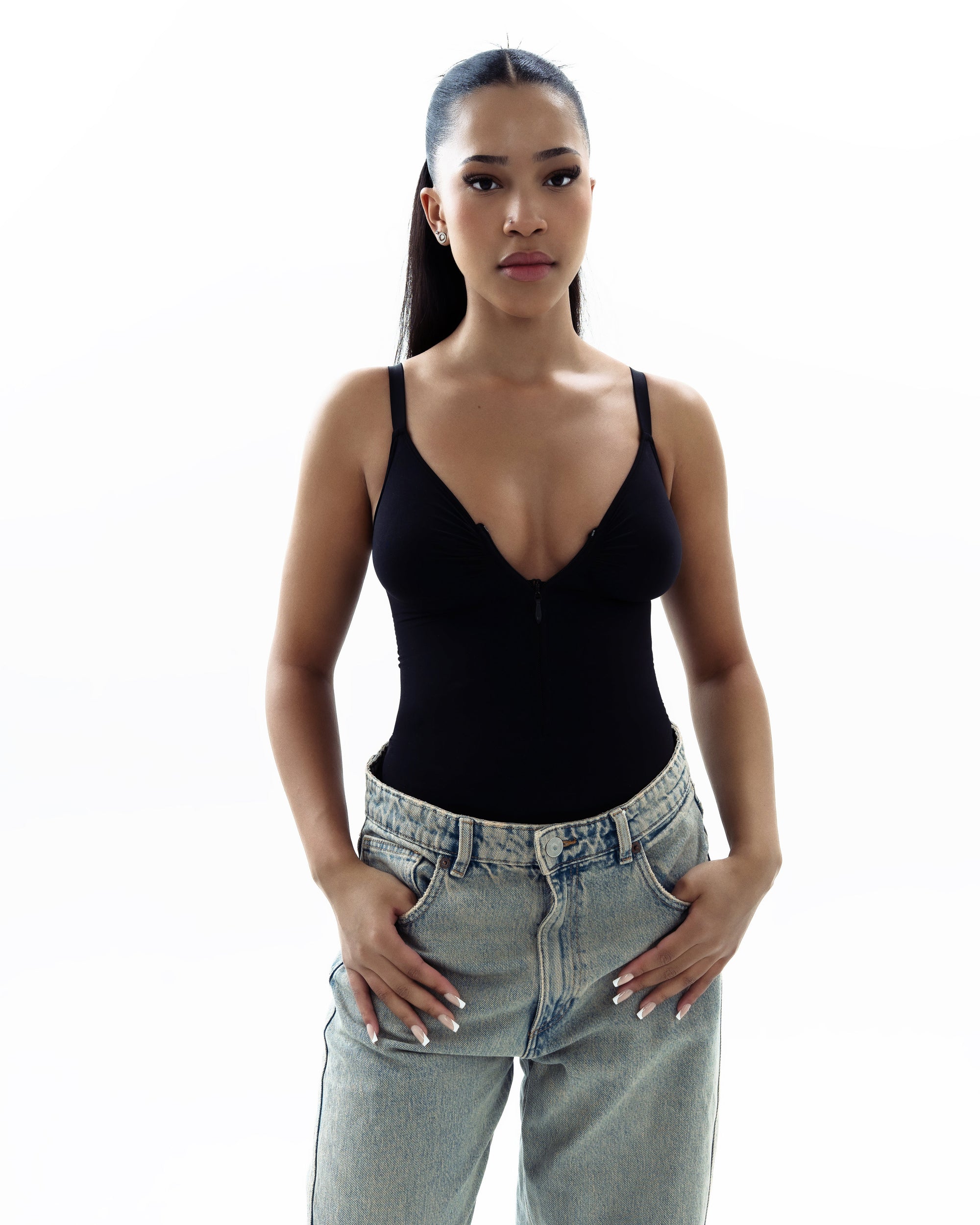 Hochwertiger Damen Bodysuit aus Bildhauermaterial – Elegant Konturierte Passform für Komfort und Stil 8