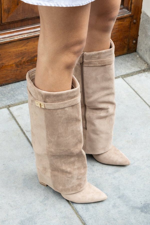 Kniehohe Damenstiefel aus Wildleder in Khaki – Elegante Stiefel mit Blockabsatz und Seitenverschluss 3