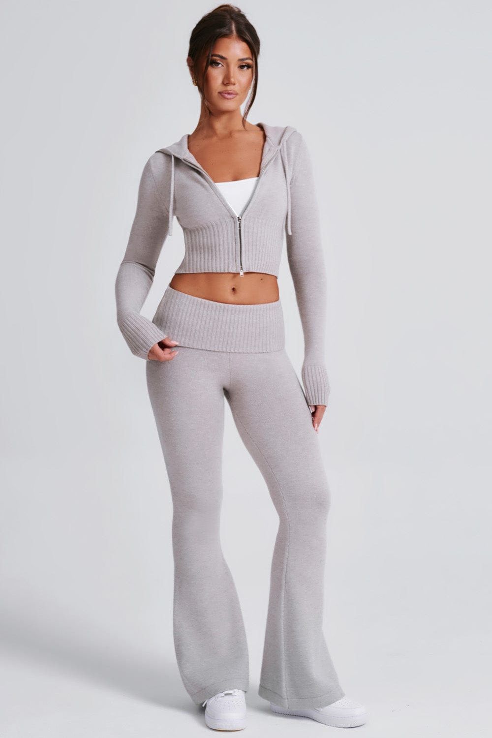 Lounge Set Evie mit Zip-up-Hoodie und Hoch Taillierten Fackelhosen – Bequemes, Stilvolles Outfit für Zuhause 11