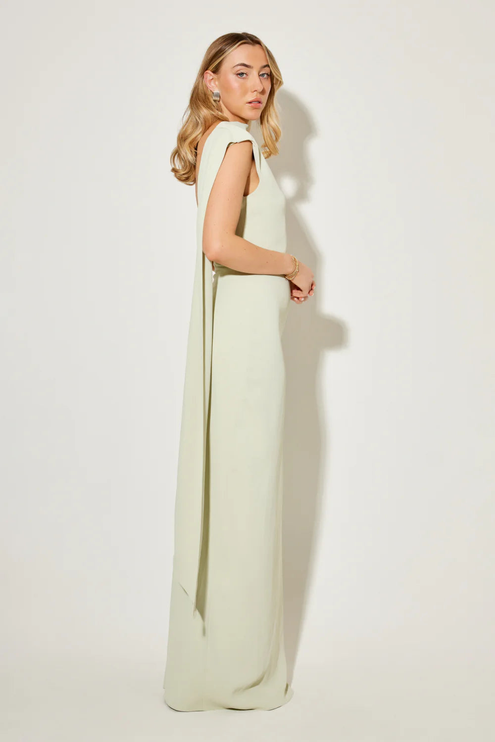 Melania | Elegante Robe Für Besondere Anlässe Mit Fließendem Design 1