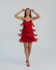 Rotes Minikleid mit mehrlagigem Federbesatz am Saum und auffälligem Party-Stil