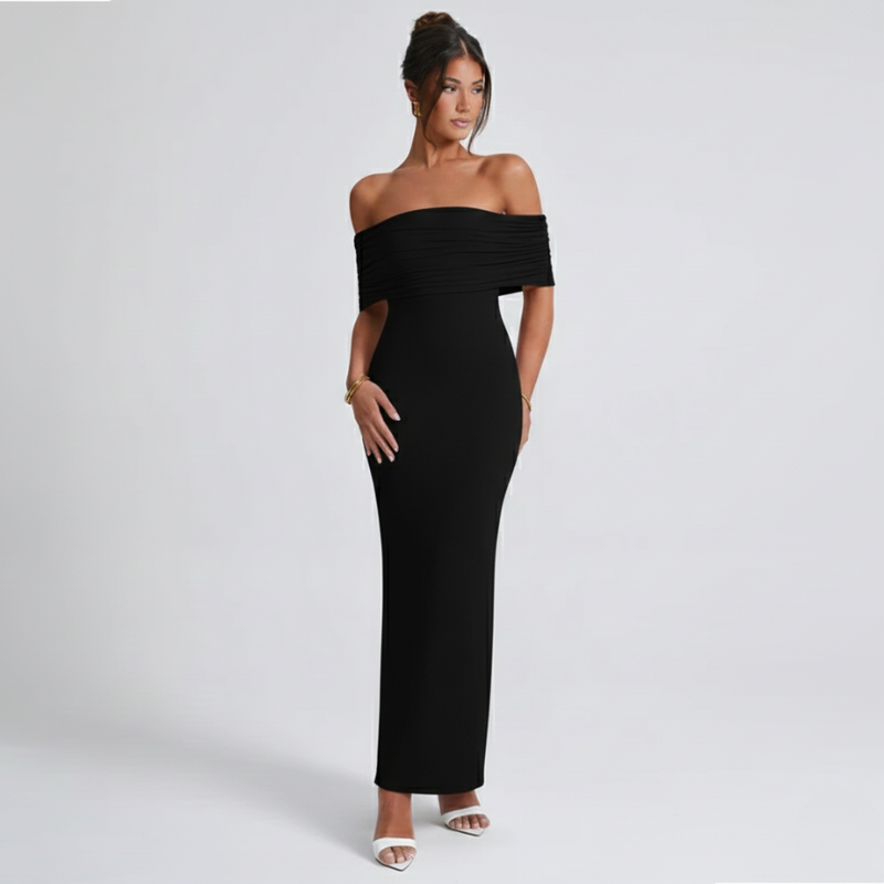 Model trägt ein schwarzes schulterfreies elegantes Maxikleid