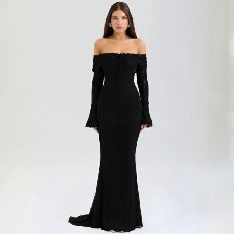 Model trägt ein schwarzes schulterfreies Spitzen-Maxikleid mit langen Ärmeln