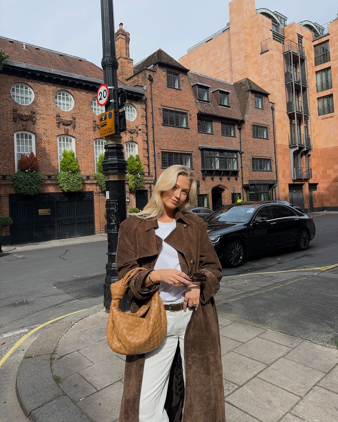 Stylische Damenjacke aus Wildleder in Warmbraun – Slim Fit Herbstjacke mit Stretch für jeden Anlass 1